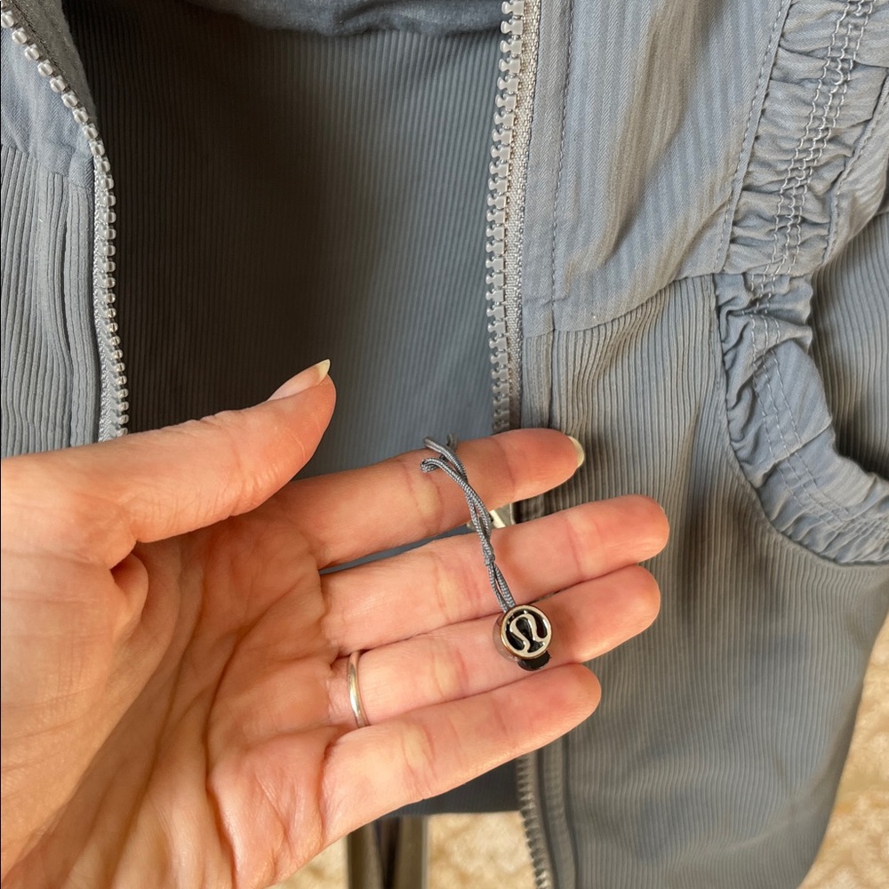 Lululemon Reversible Jacket - Picture 8 of 8
